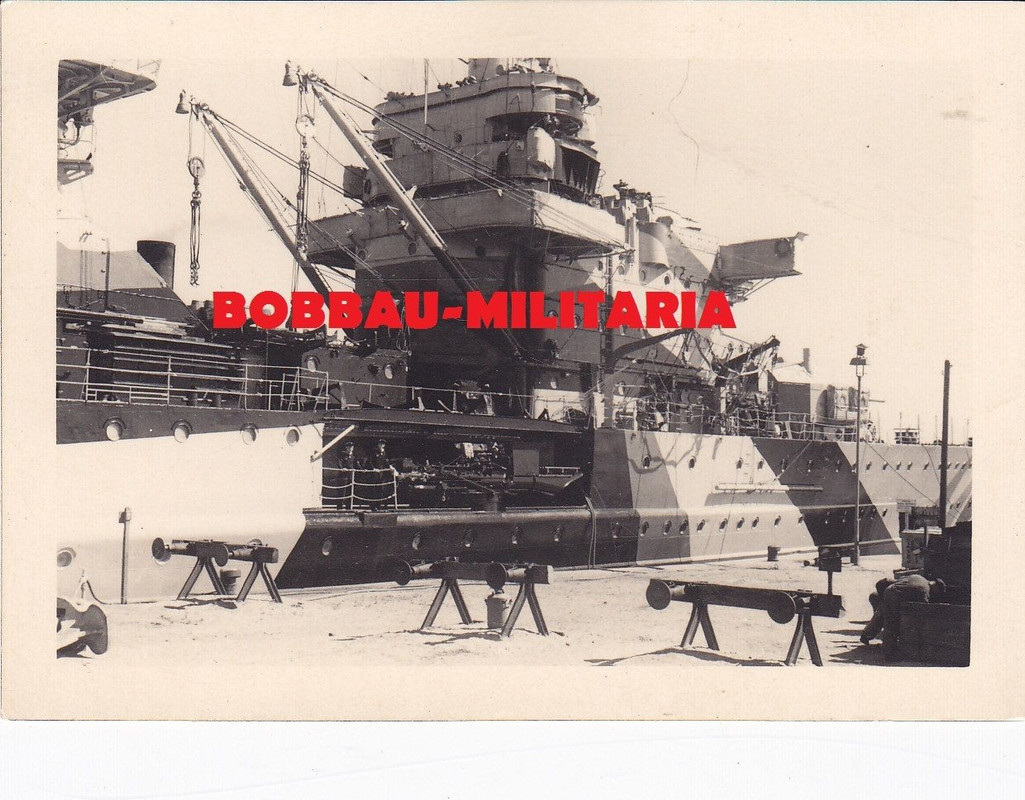 Kreuzer Nürnberg 1943 Ostsee Hafen Pier Tarnanst