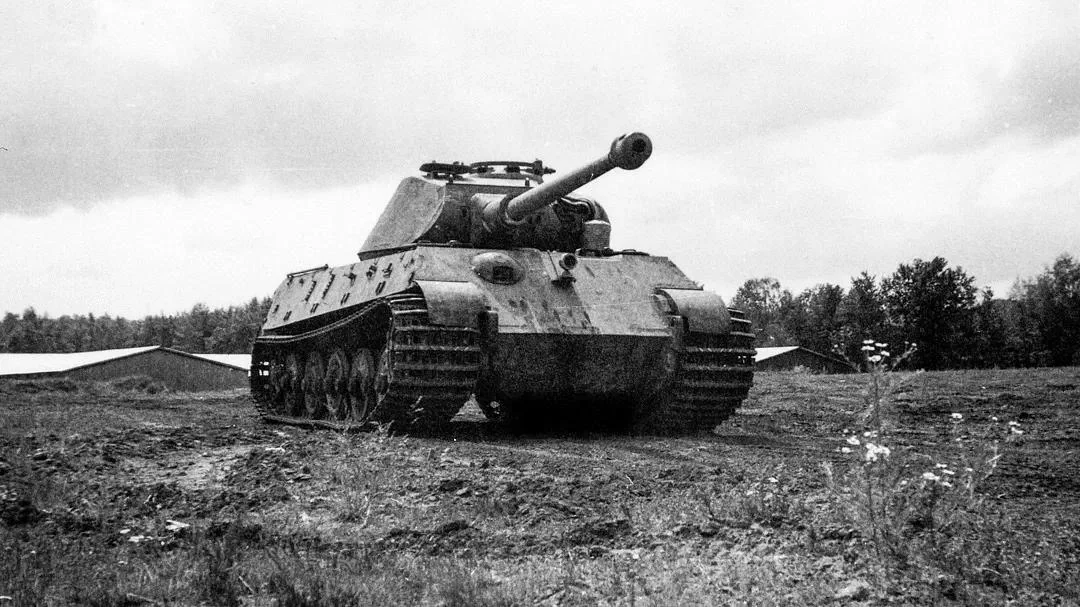 Tigre II suedois 1948 Le-tigre-II-su-dois-lors-d-essais-de-mobilit-Sk-vde-1948