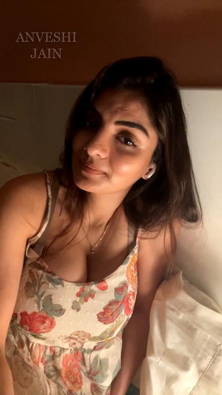Anveshi Jain Live.mp4.0022