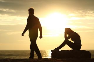 bigstock-Couple-Silhouette-Breaking-Up-85806257.jpg