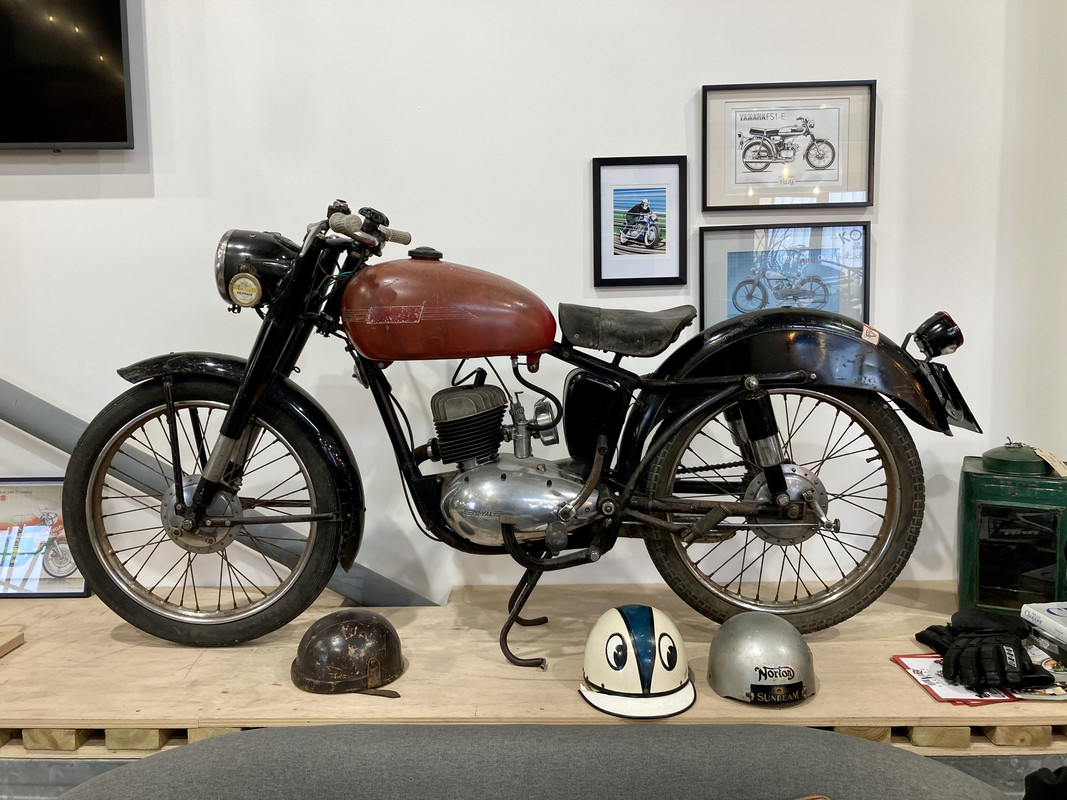 49FE3B69-2459-4422-AEA9-86E6A065DA08