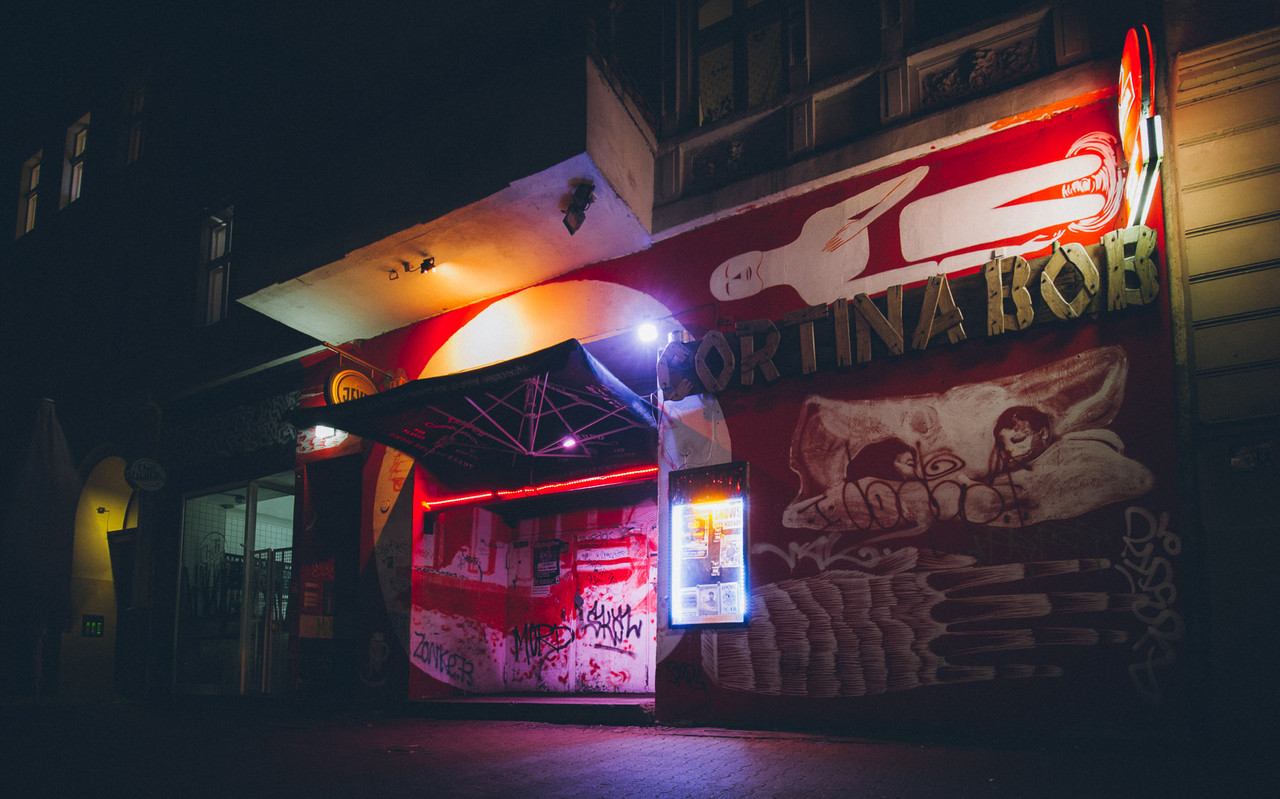 5CC118B1-E089-411E-A911-025ABF915DE8