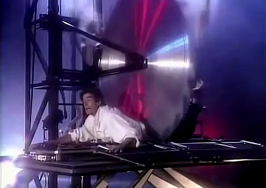 David Copperfield durante una delle sue spettacolari illusioni