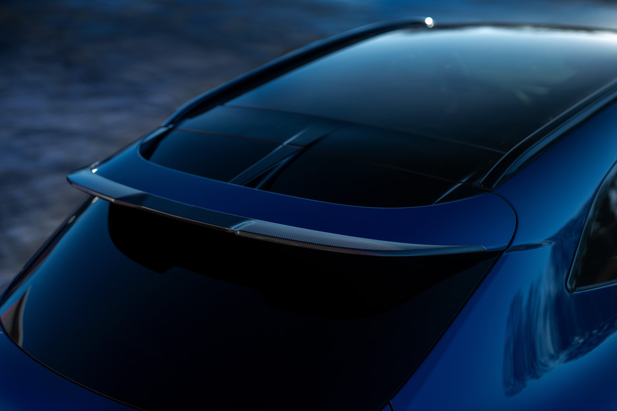 AstonMartinDBX707_16