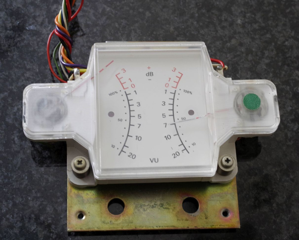 [Bild: VU-Meter-defekt-Skala-gut.jpg]