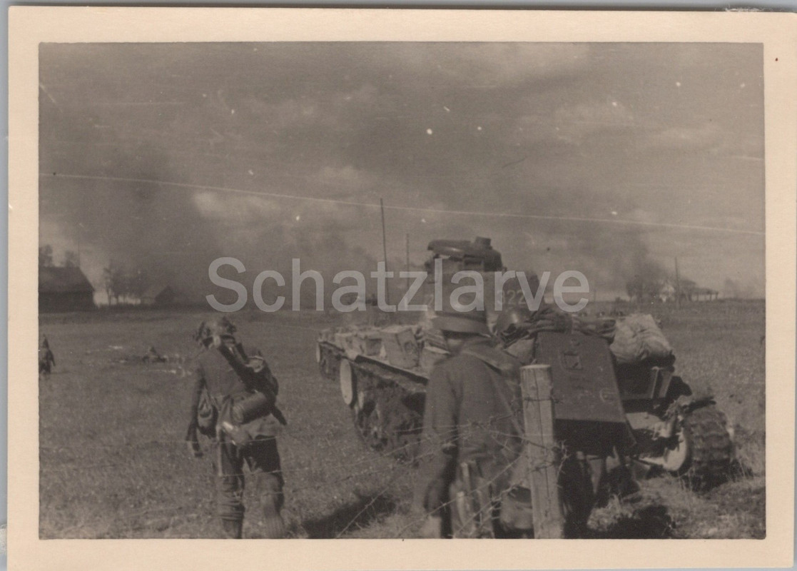 Foto, I.R. 209, deutsche Panzer im Angriff auf Kingissepp, RUS 1941 (2)