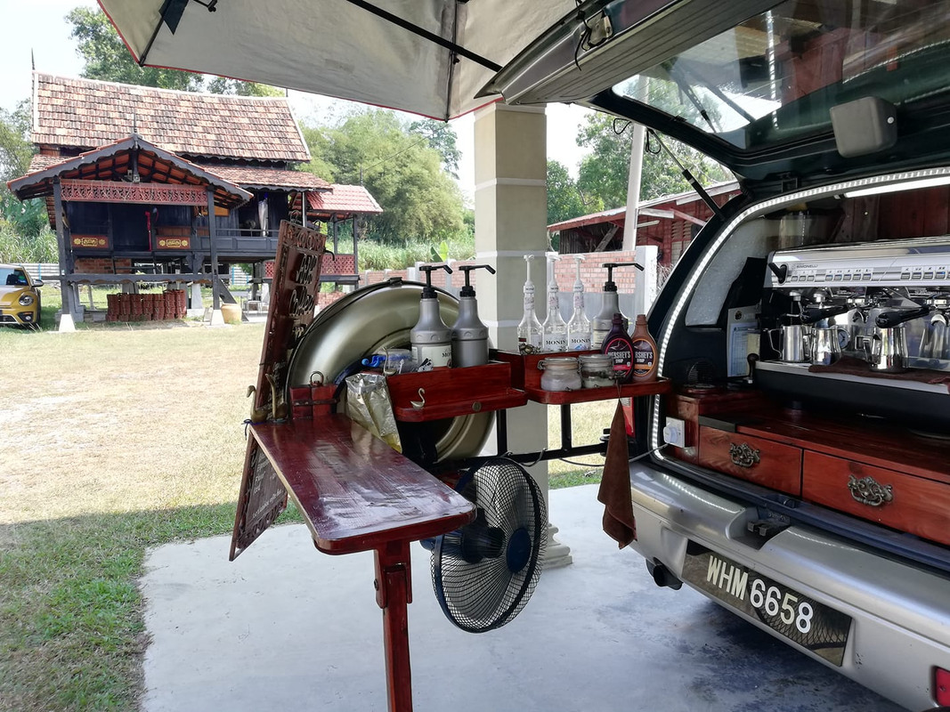 kedai kopi kereta