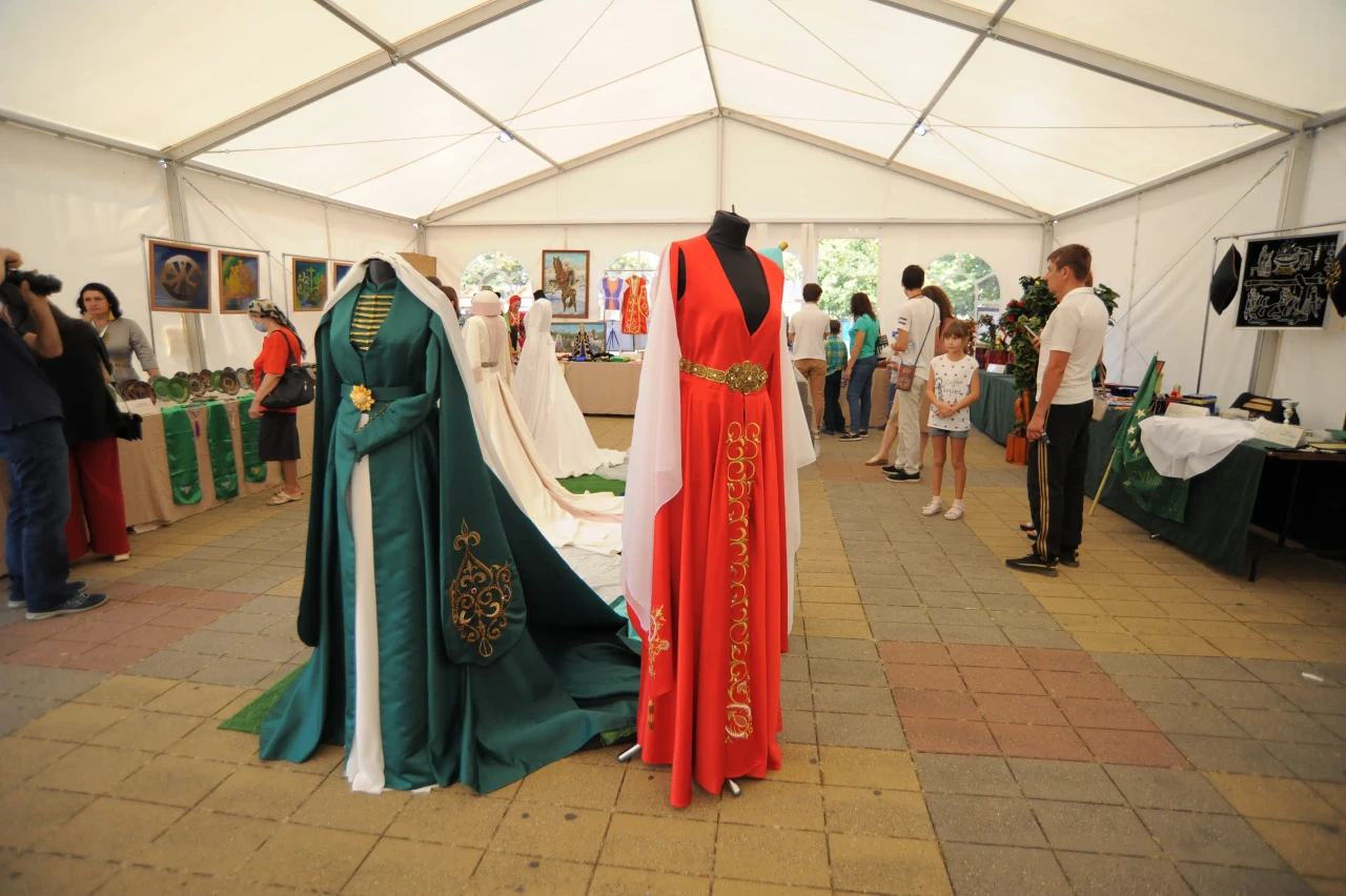 Шатер двухскатный 10х30 метров