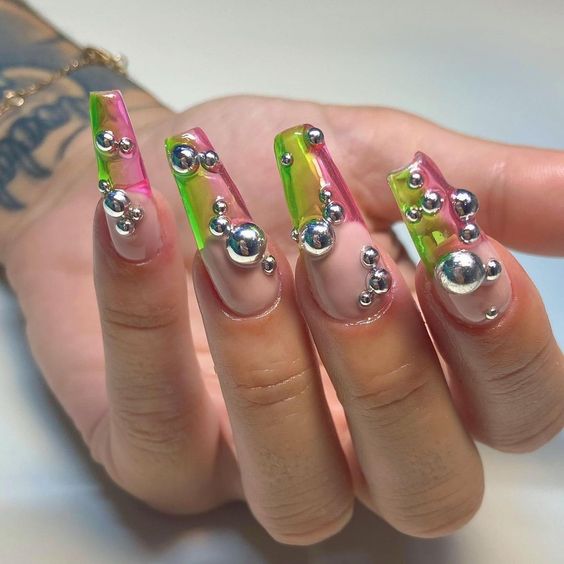 Gli smalti e le nail art di tendenza per l'autunno-inverno 2022/23