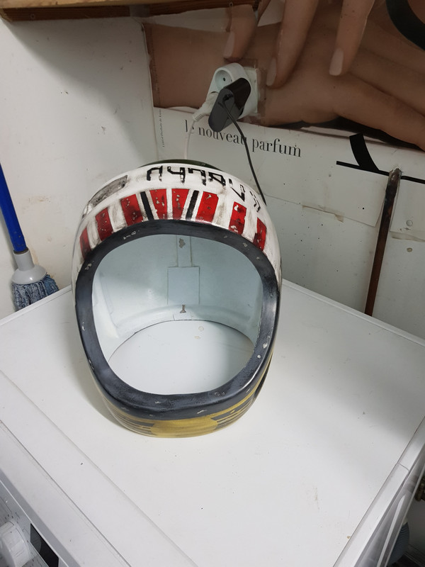 PEINTURE ET RENOVATION CASQUE  050