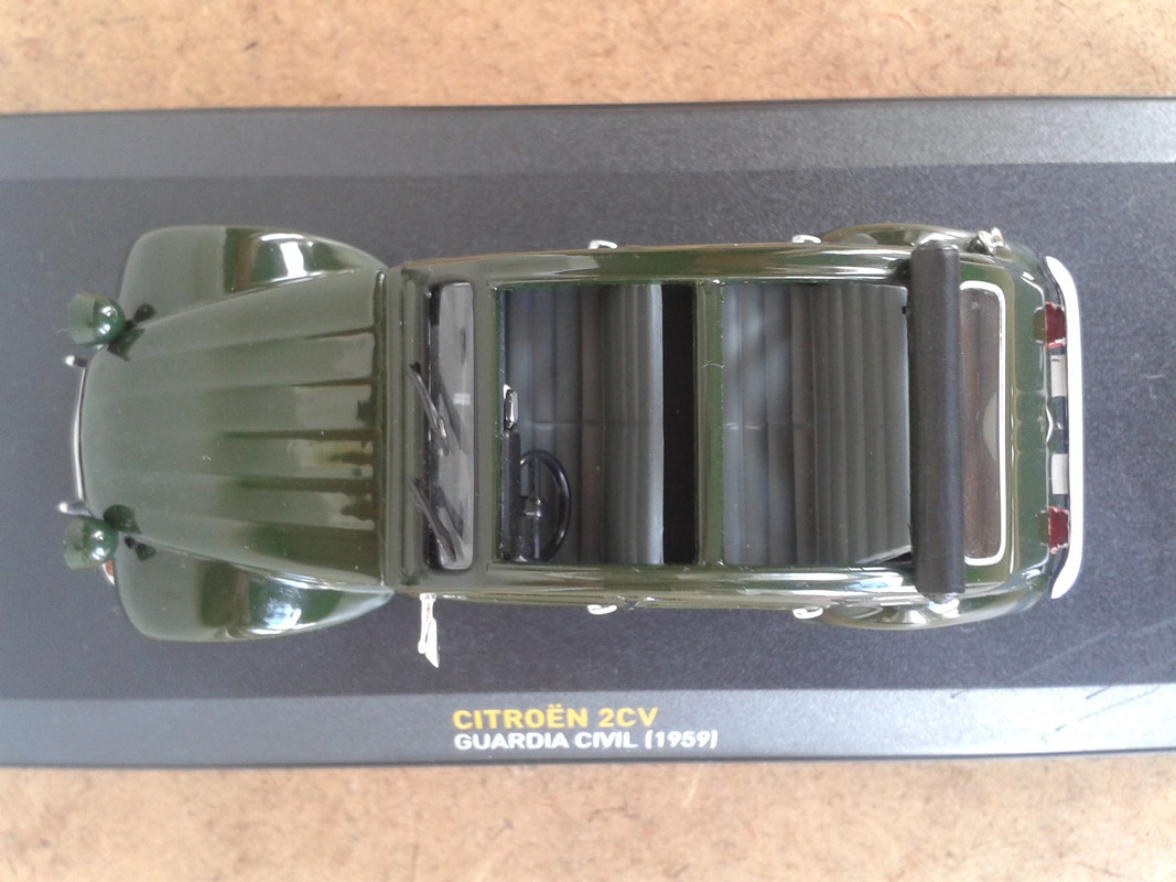 1970 Citroën 2CV 6 “Guardia Civil” (Ixo - nº 13 Nuestros Coches de Policía) (11)