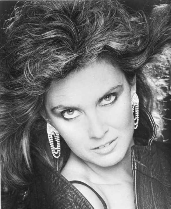 Caroline_Munro_b27
