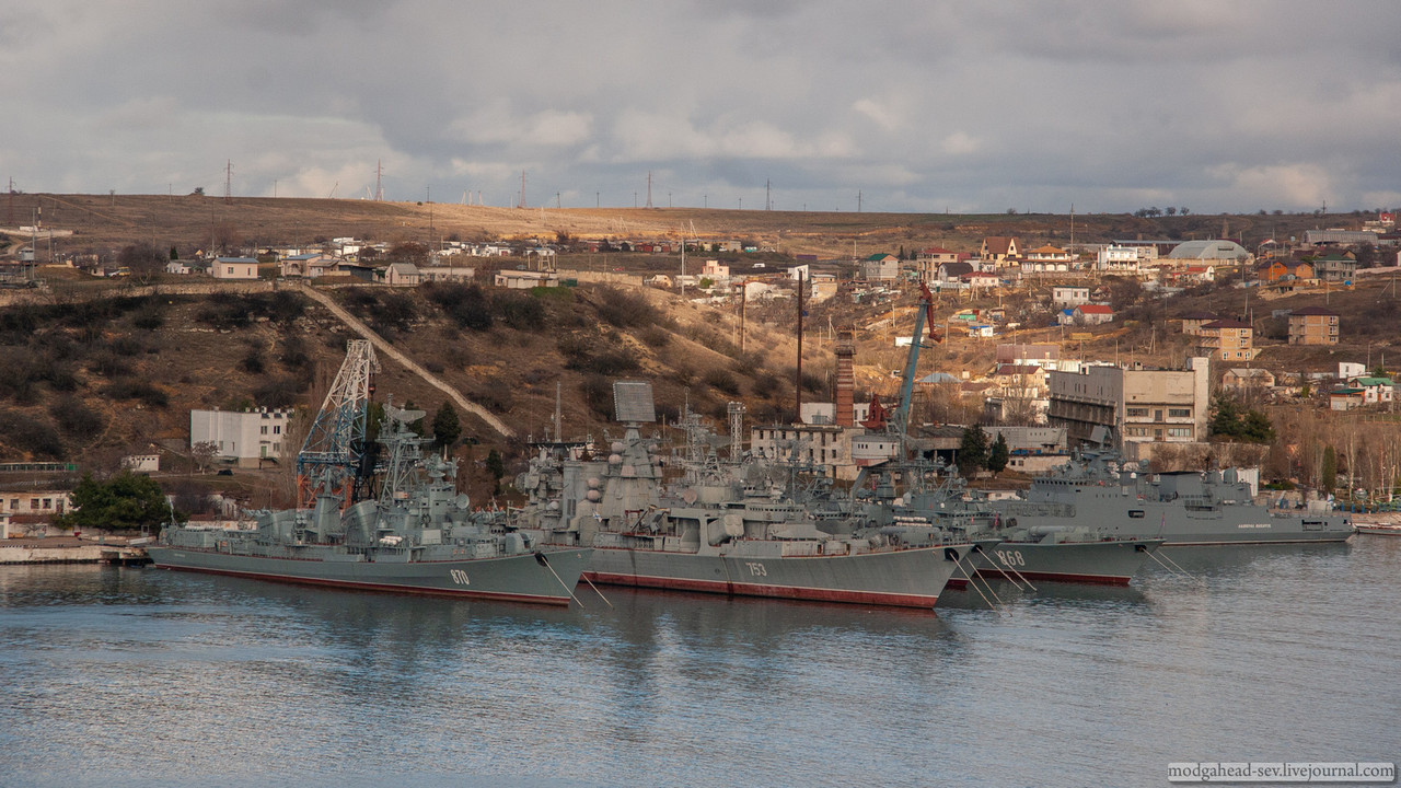 Ships-pier-9796