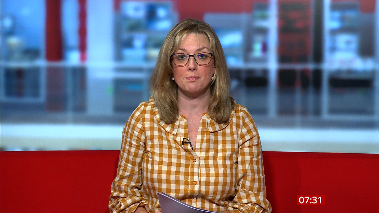 10.25 - 06.00.00 - Breakfast. The BBC's Breakfast programme features ....ts_snapshot_12.01.768