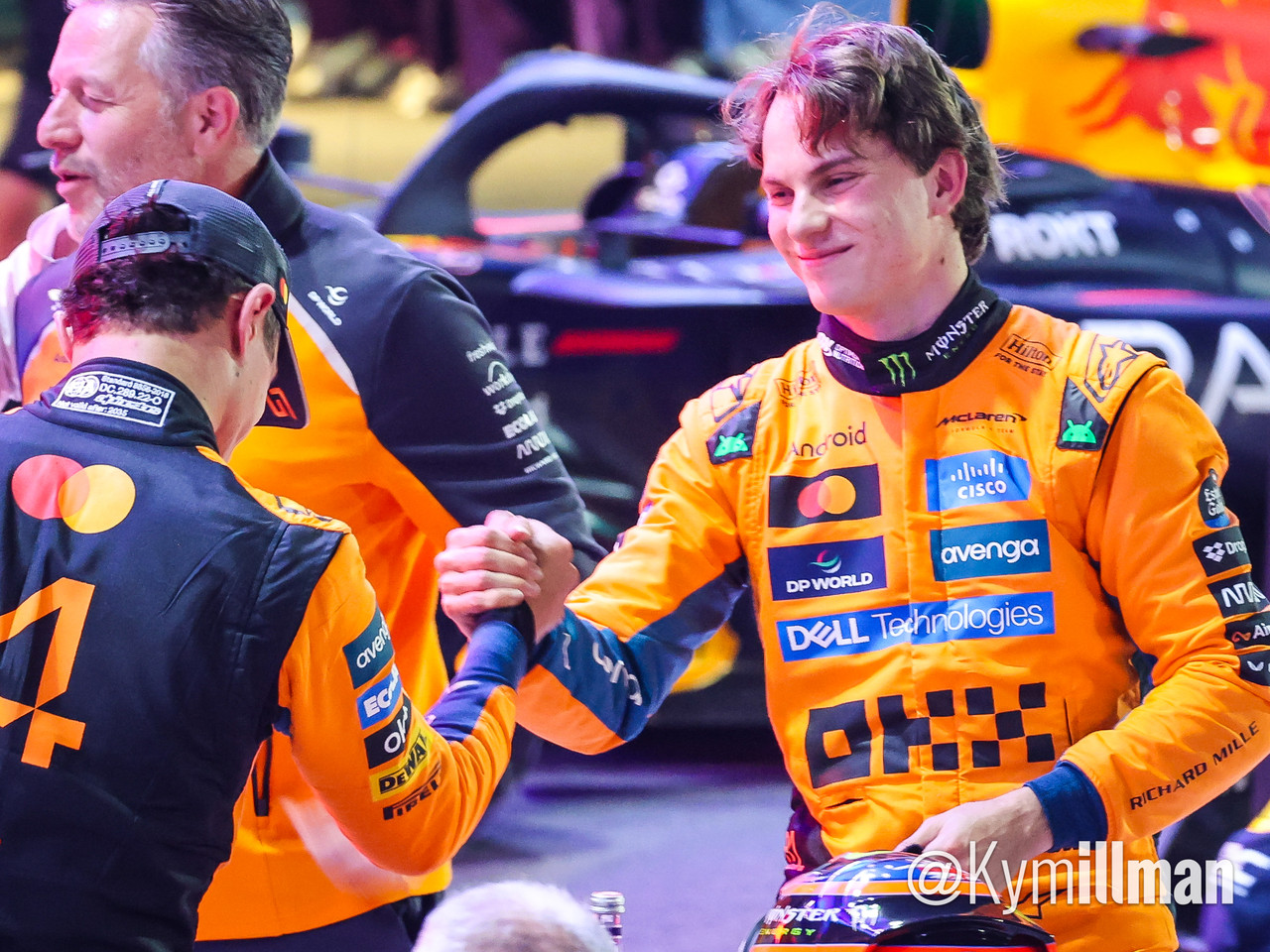 G68gu4XWQAAuc-format-jpg-name-4096x4096.