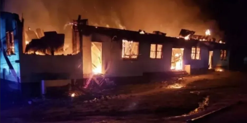 Incendio en escuela secundaria en Guyana deja 20 niños muertos