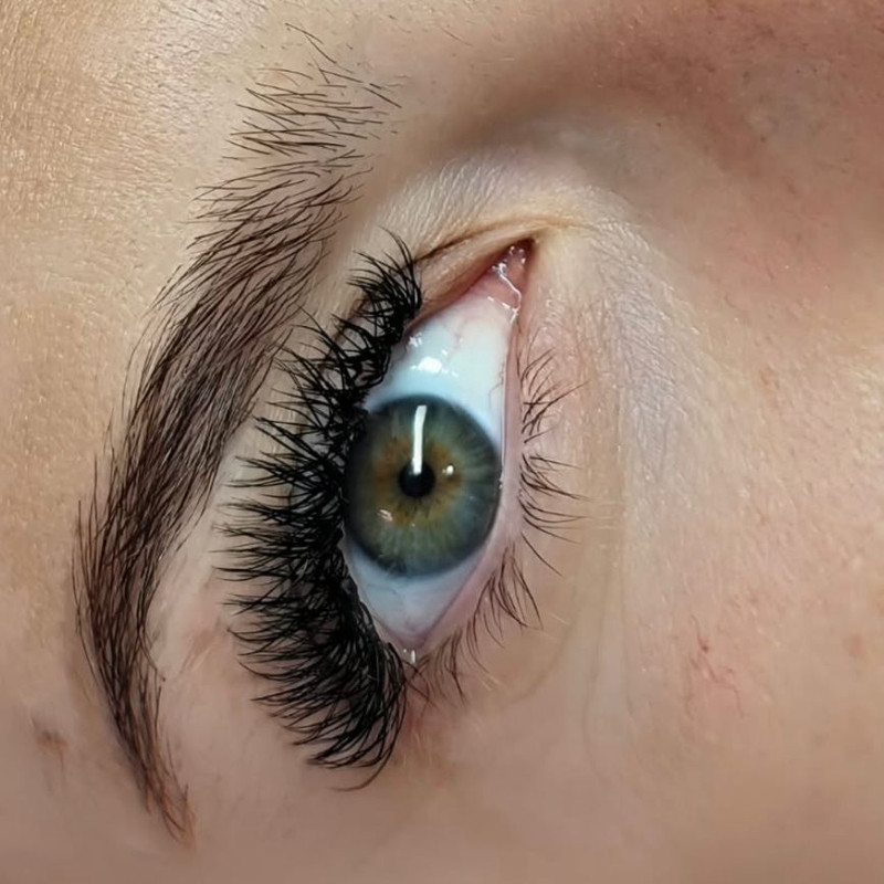 [Imagem de extensão de pestanas e design de olhar]