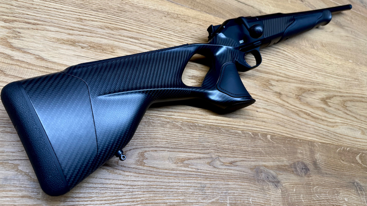 R8-Carbon-Leder-Komplettwaffe-3