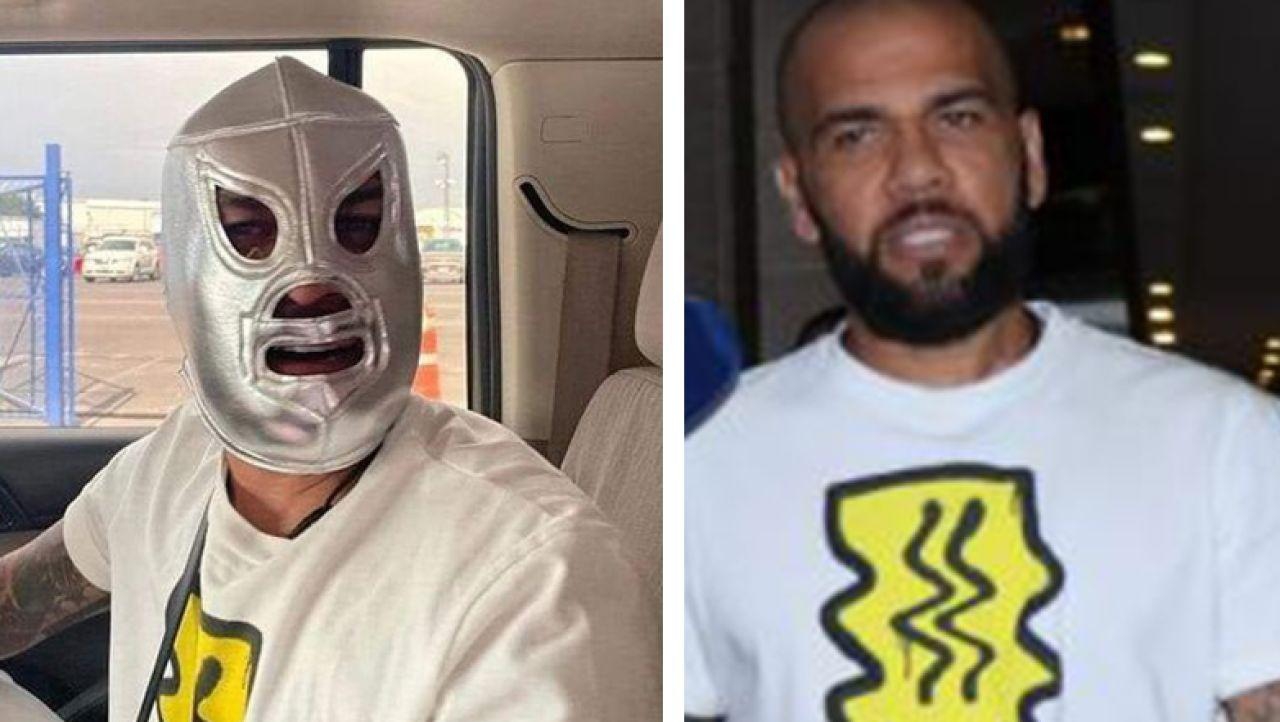 Dani Alves posa con máscara del Santo en su llegada a la CDMX