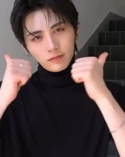 20250929_165759_copy_429x536_1