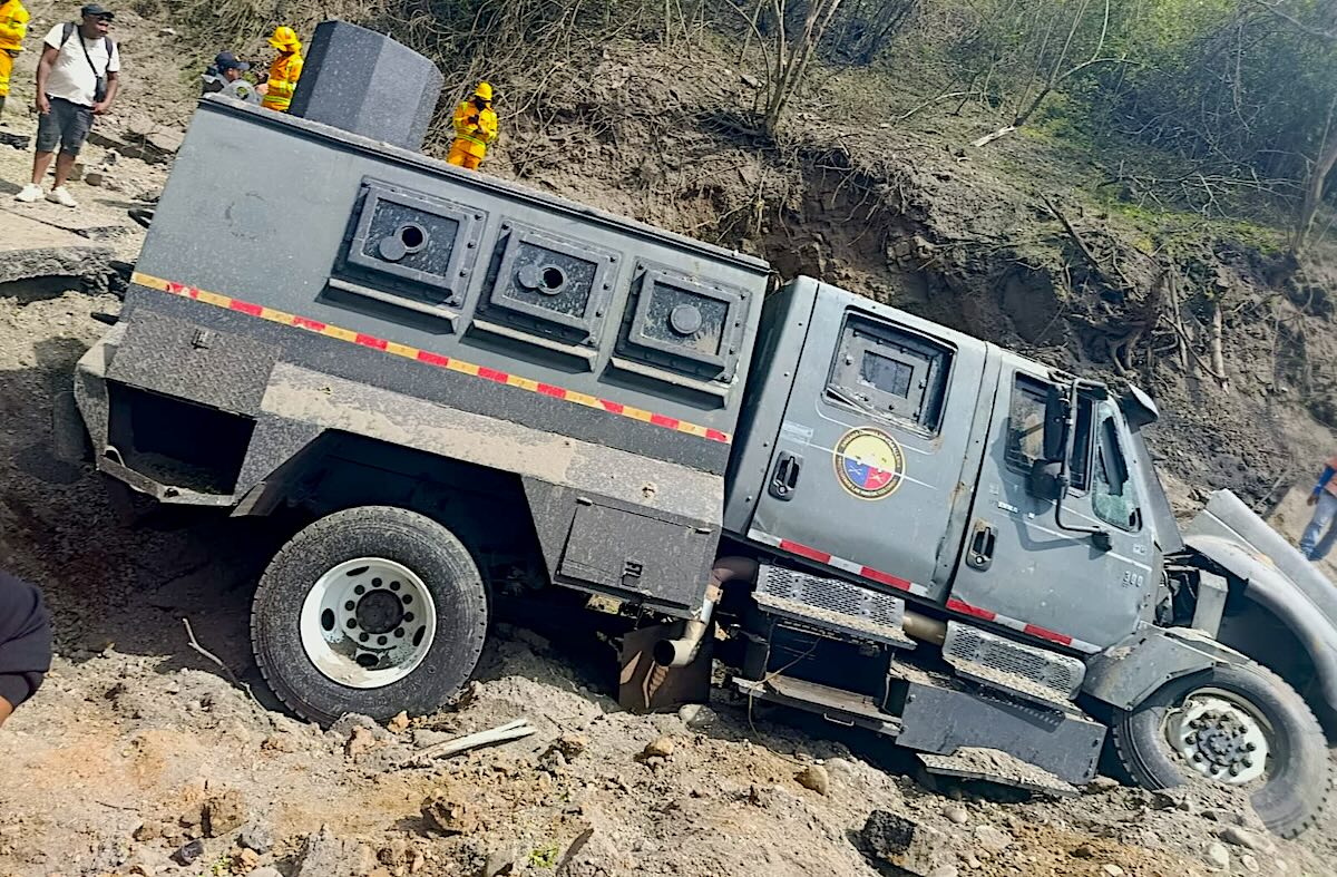 Colombia pierde un blindado CXT tras un atentado en manos de las FARC