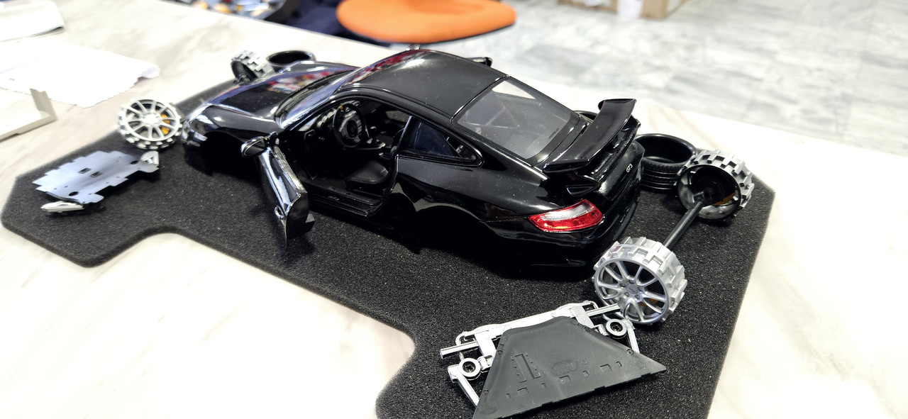 1/18th Welly Porsche 997 GT3 - DiecastSociety.com