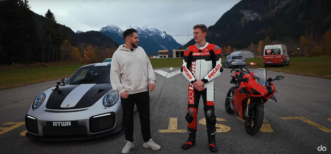 Драй-рейсинг: Ducati Panigale V4 S vs Porsche GT2 RS