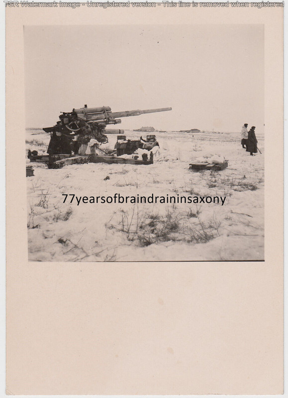 Foto 2.Wk Russland Wehrmacht Stellung mit 8,8 cm Flak Geschütz wintertarn camo