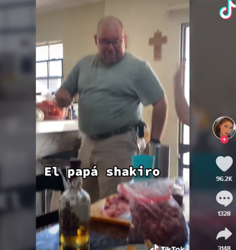 ‘Papá Shakiro’ se hace viral luego que mueve sus cadera al ritmo de “Te Felicito”