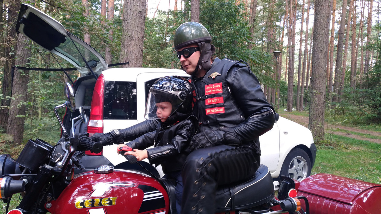 41320073_330264480877479_5177521244978806784_n