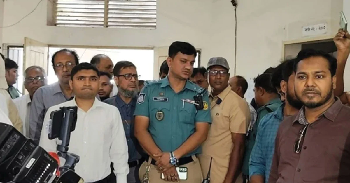ঘেরাও করে পদত্যাগপত্রে সই, ম্যাজিস্ট্রেটের উপস্থিতিতে খুলল উপাচার্যের কক্ষ