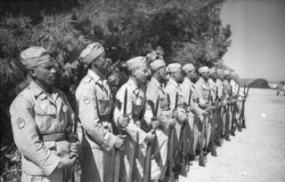 Bundesarchiv-Bild-101-I-561-1148-04-Ausbildung-arabischer-Luftwaffensoldaten.jpg