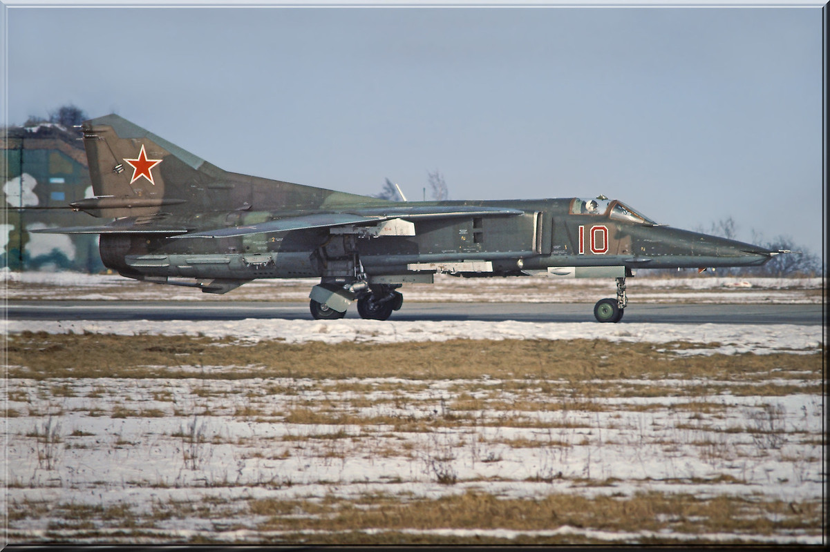 296 APIB MiG-27M 10 Red_83712545344, Winter 1992-1993 (2)