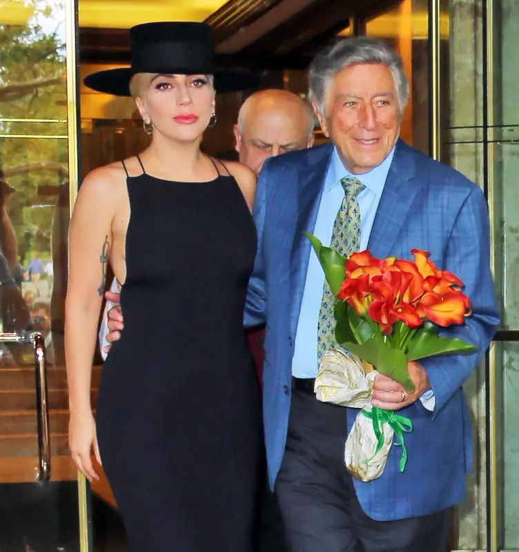 8-3-16-Leaving-Tony-Bennett-s-apartment-