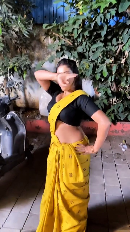 Sneha Paul Sexy navel and boobs in yellow saree.mp4_snapshot_00.08.391