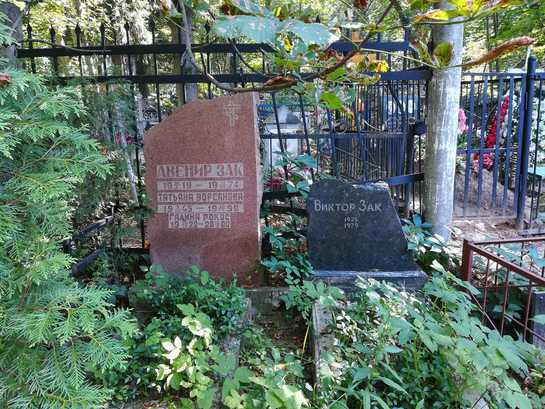Peredelkino-Cemetery-20180801-103235