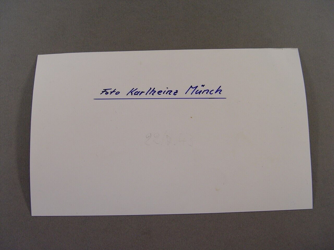 55761- 4 Fotos, MG-Trupp, MG 42, Mp 44, Stg 44, Churchill Mk III, T 34, ISU 152 (1)