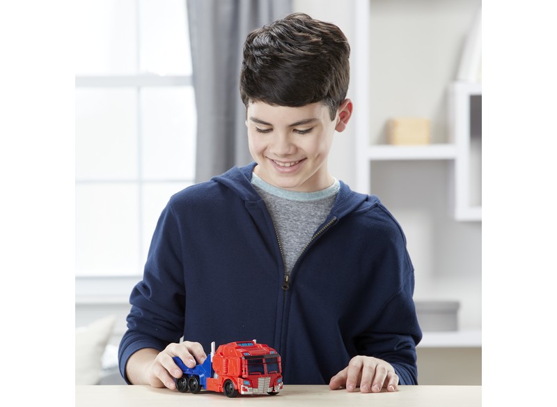 Transformers-Cyberverse-Ultimate-Optimus-Prime-011