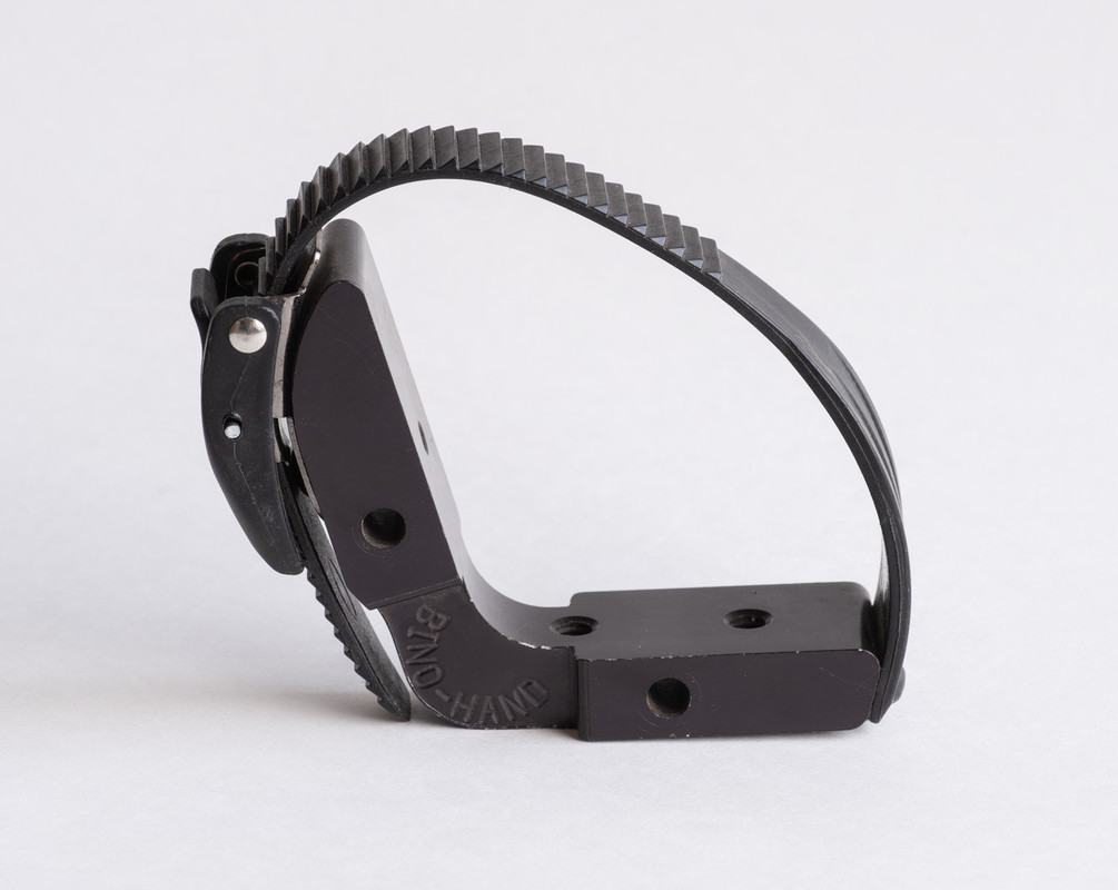 Ed1400BinoHandGunsFS_0001 copy