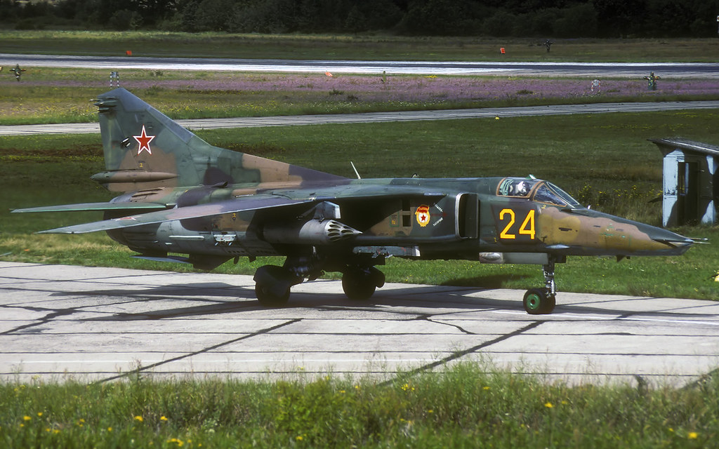 19 GvAPIB Mig-27D Yellow 24_61912559200 (4)