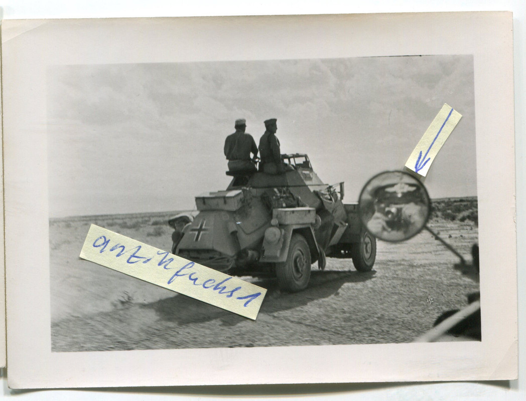 Deut.Schützen-Panzer des Afrikakorps in Afrika mit Spiegelbild