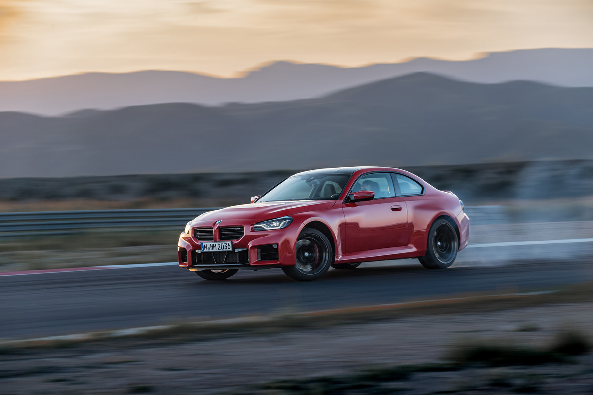 P90482737_highRes_the-all-new-bmw-m2-r