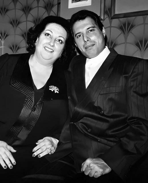 freddie-with-montserrat-caballe-in-a-covent-garden-opera-house-terrace-bar-in-london-in-1987-min.jpg