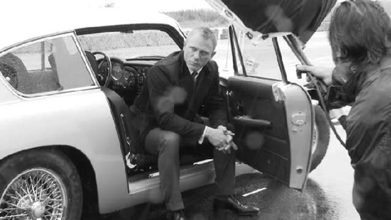 vanityfair_daniel-craig-s-photo-shoot-with-annie-leibovitz
