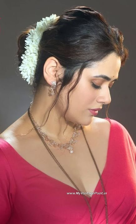 18-Girija-Oak-Godbole-Wallpapers-Photos-HD-Mobile-Photos-My-Vantage-Point