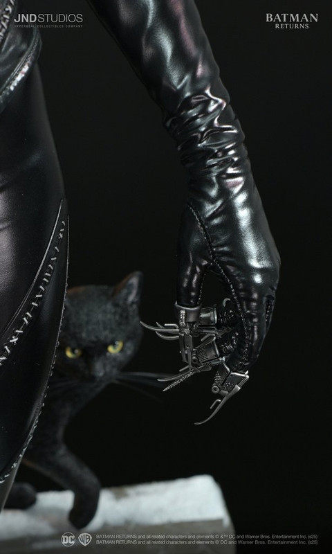 JND Studios : Batman Returns - Catwoman 1/3 Scale Statue 16