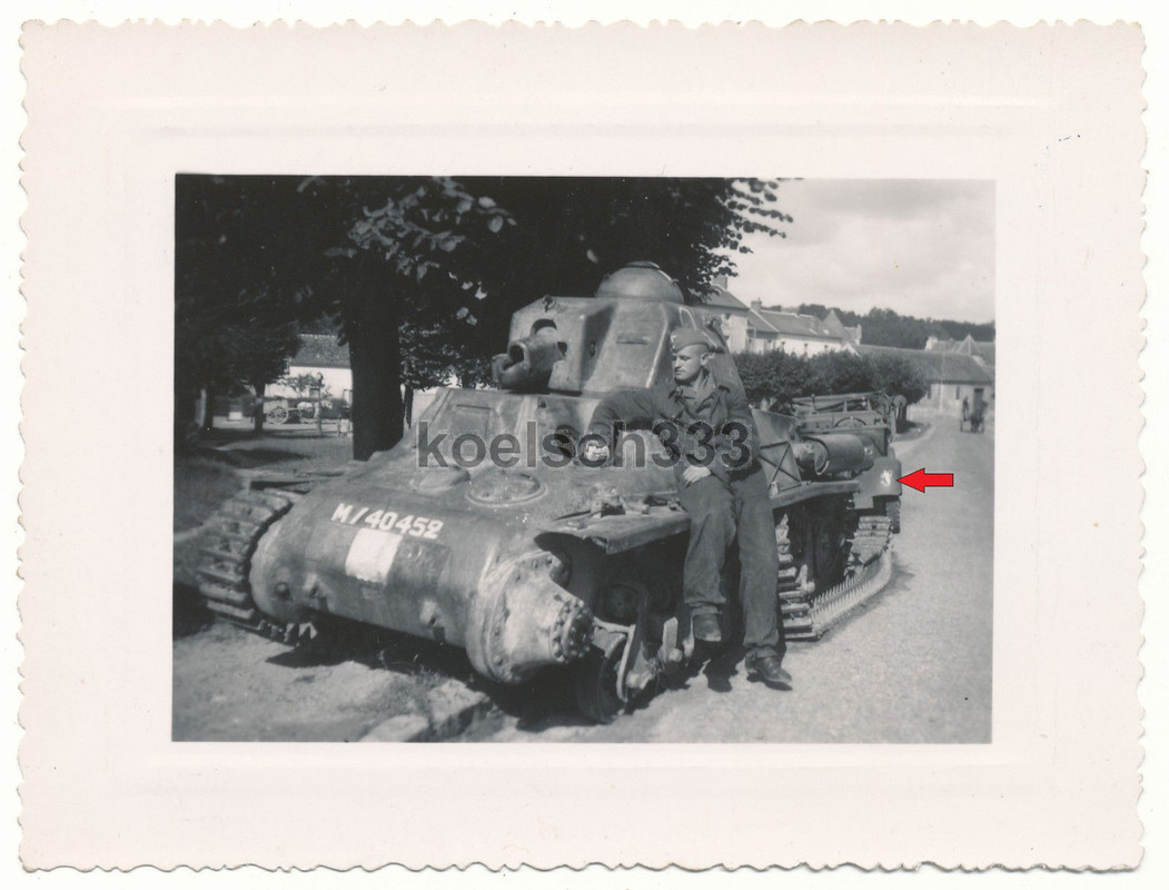 Foto französischer Char Hotchkiss Panzer Beute Tank Wehrmacht PK