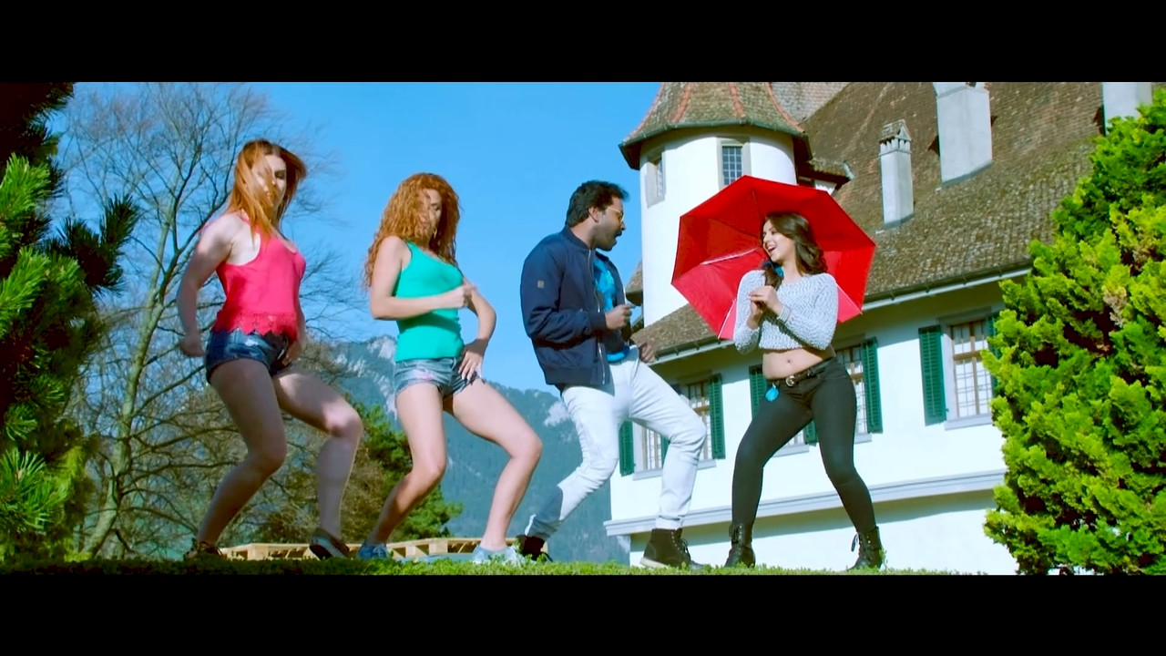 [Image: Nikki-Galrani-Hot-Song-02-From-Krishnash...-18-40.jpg]