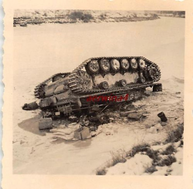 Deutsches Sturmgeschütz III abgestürzt am Dnepr 