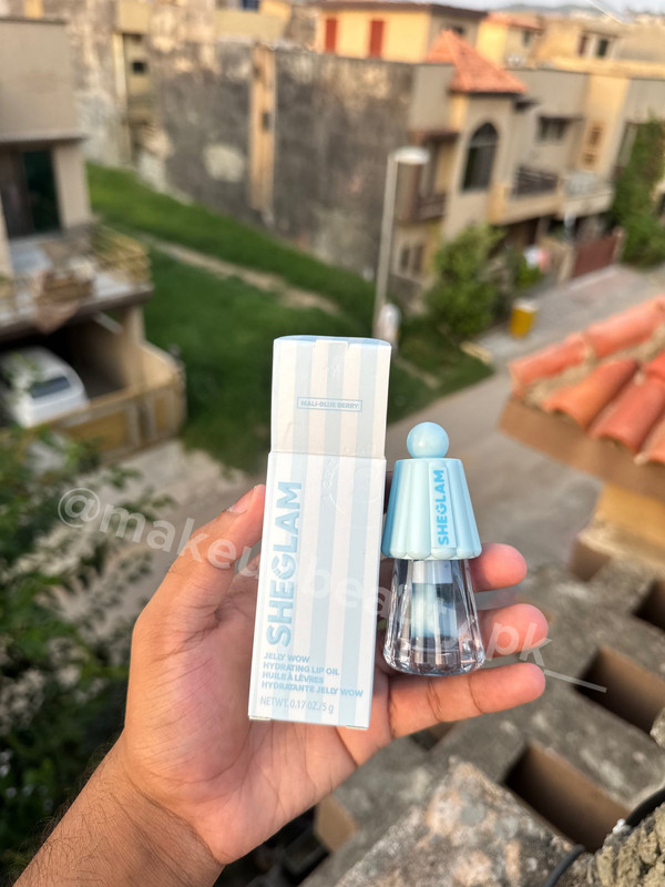 Sheglam Jelly Wow Hydrating Lip oil 5 g . Mali Blue Berry Flavour
